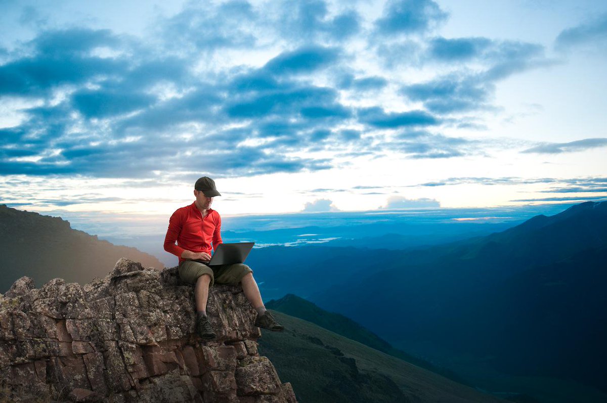 SoftComputerAlc's tweet image. Aunque si te decantas por la montaña,no te olvides de tu SoftComputer.Even on top of a mountain, you need a computer.