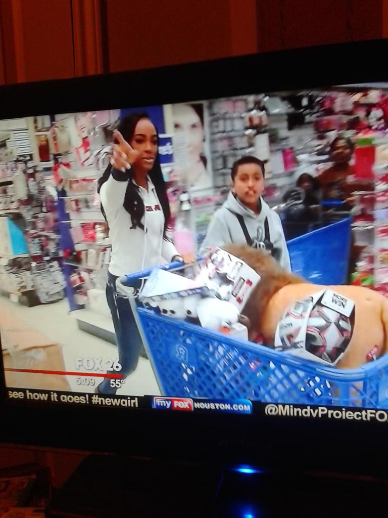 tx_shaun's tweet photo. Its @HTC_Lesha helping out! 👏🎅🎄 #AndreClaus @TexansCheer @HTC_Speaker http://t.co/s79CW6iMx1