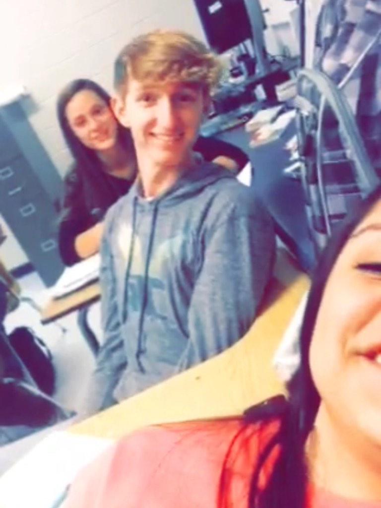 estephanielinac's tweet image. Me &amp;amp; Kaylee rubbed off on Zane 😹💁 #3amigos #2fye 💁💁💁