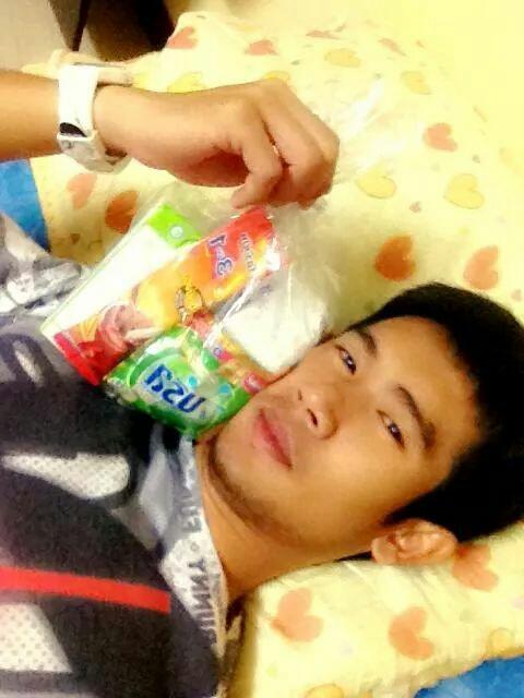 coon_coon14's tweet photo. เตียมของไปทำบุญคับ.   ไปด้วยกันปะ http://t.co/JAcmlJvgIR