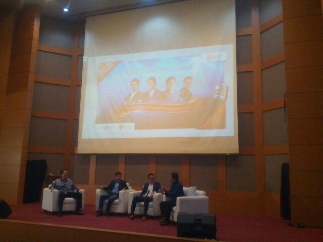 dompetdhuafaorg's tweet photo. #LiveTweet sesi talkshow bersama @TungDW @ipphoright @BongChandra @iwel_mc #SuccessRevolution http://t.co/ZnbMM69YQk