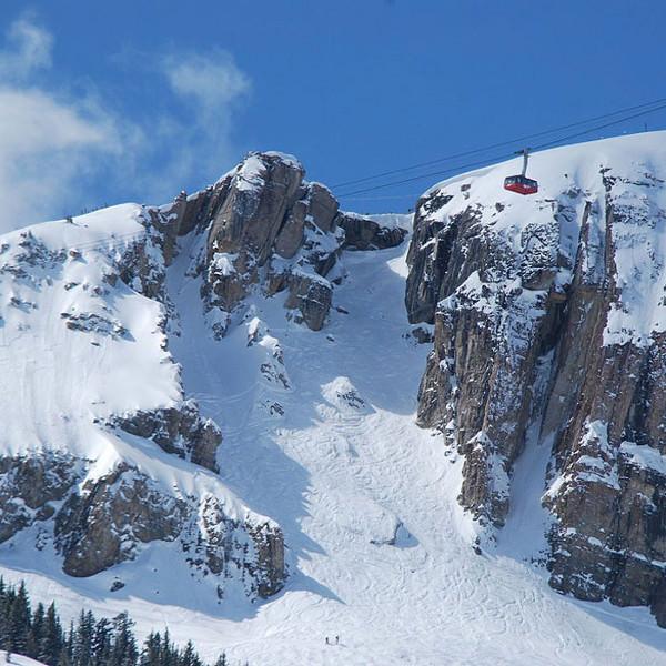 outsidemagazine's tweet photo. Epic runs to add to your bucket list now because you only get so many trips up the mountain: http://t.co/JkMcLuo6jS http://t.co/kBPwvFr2sI