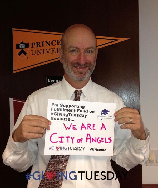 KennyRogersFF's tweet photo. Showing my support for @FulfillmentFund ... on #GivingTuesday &amp; every day. #unselfie http://t.co/qKhEfhJOwC