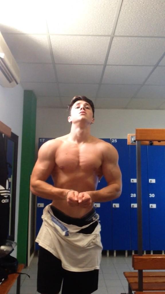 Picture taken first gym sesh after 2 months without going,on a diet of pizzas,partying and alcohol. Big things 2 come