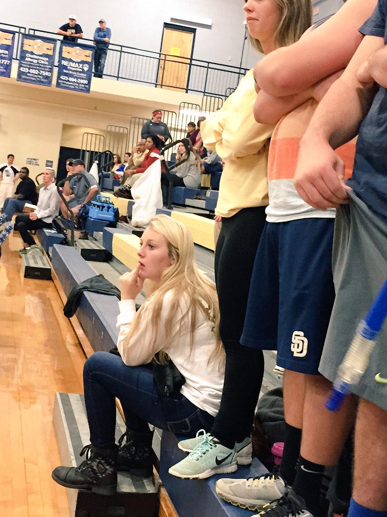 SDdaisycrazies's tweet photo. Why underclass men aren't allowed on the front row... 🏀🏀 #DaisyCrazies http://t.co/P5rP4HTEAn