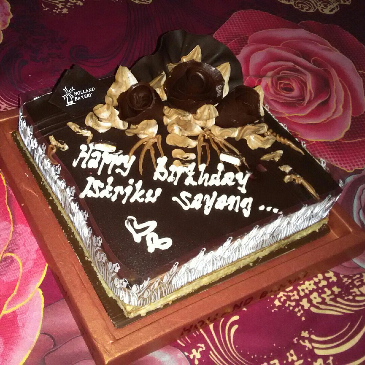 theghoeCK's tweet photo. Happy Birthday untuk Istri ku,semoga Menjadi istri yg solehah,  selalu di beri kebaikan oleh Allah SWT Amiin http://t.co/D1Rzb0NEnH