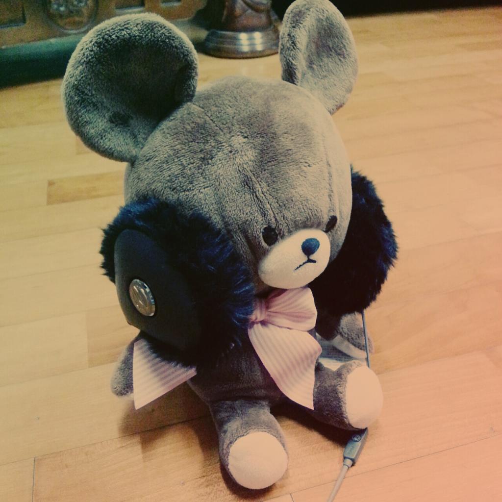 InnoTweets's tweet photo. #이노허그 #허그블랙 #innohug #재키 #이노디자인 백밴드헤드폰도 잘어울리는 곰돌이 :) 이노디샵에서 허그와 함께 인증샷, 언제나 환영합니다♡ http://t.co/HjrLsdWb1T
