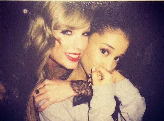 GoddessKeri's tweet photo. Taylor Swift is babysitting!!! This is so cute! http://t.co/TGAuS40N8E