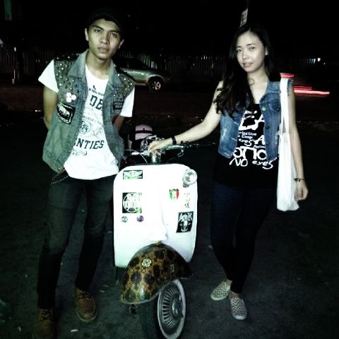 saya bersama pacar <a href="/littletoem/">littletoem</a> ,sama simpanan sya...vespa itu