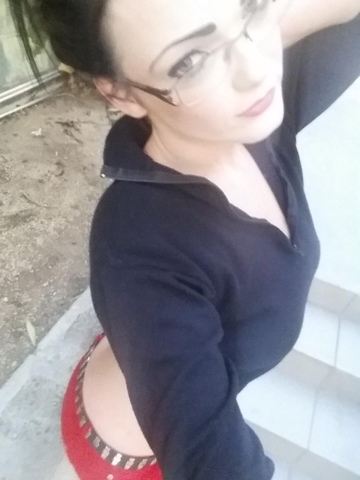 #Nerdy girl with the #glasses http://t.co/cXyM0DJyqx<a href="/tag/nerdy"class="tags">#Nerdy</a><a href="/tag/glasses"class="tags">#glasses</a>