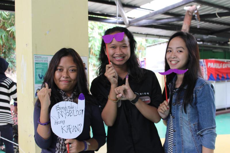 Si eneng-eneng dari <a href="/DesainMode/">DesainMode Polimedia</a> udah pada nyoblos juga nih~ #YukNyoblos