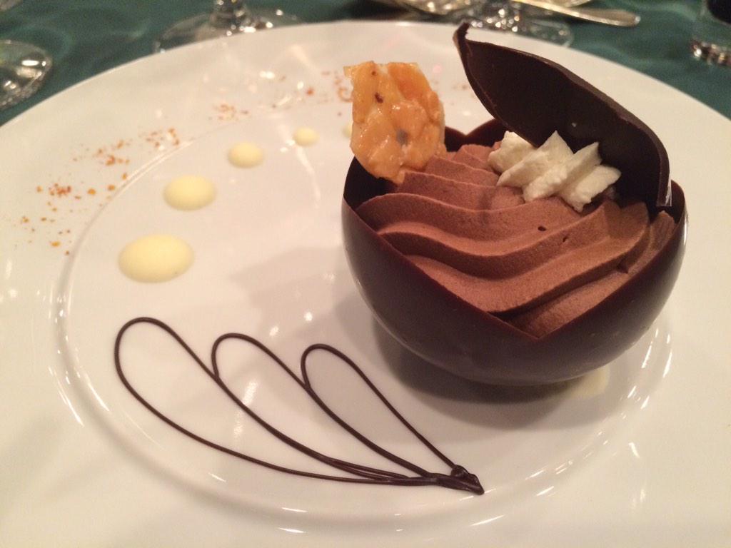 eatrundesign's tweet photo. Last but not least, chocolate mousse with nut brittle and chili piquin #mexicodays http://t.co/aAAaHpADXM