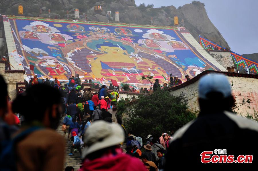 tibetol's tweet photo. This imperial embroidered silk Thangka sold for 348 million HK dollars at Christie's 2014 Hong Kong Autumn Auctions http://t.co/9pfdUznbhp