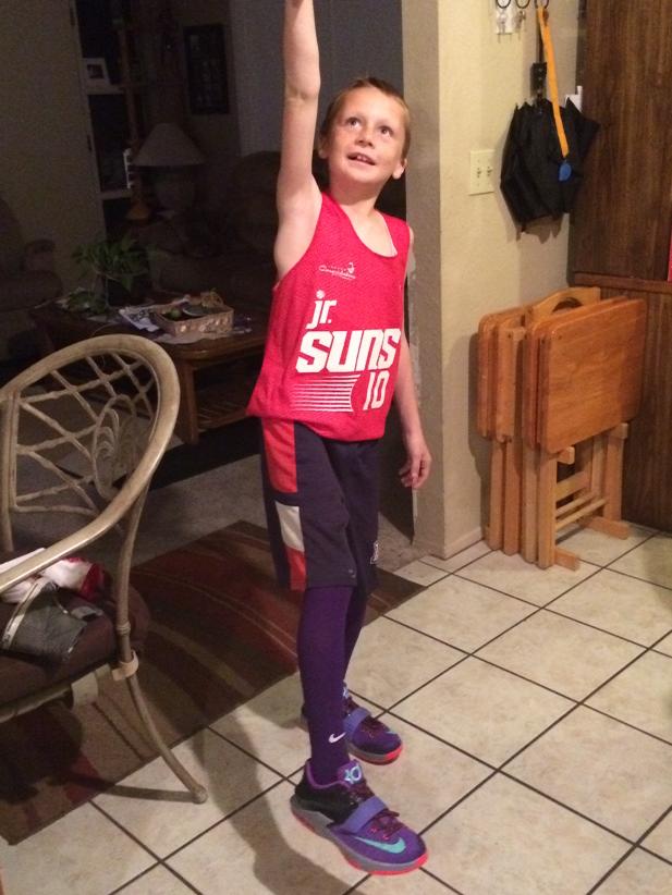 SaNcHeZ_OwEn's tweet photo. My brother is now a baller. #newKD's http://t.co/vIjGWM6RJL