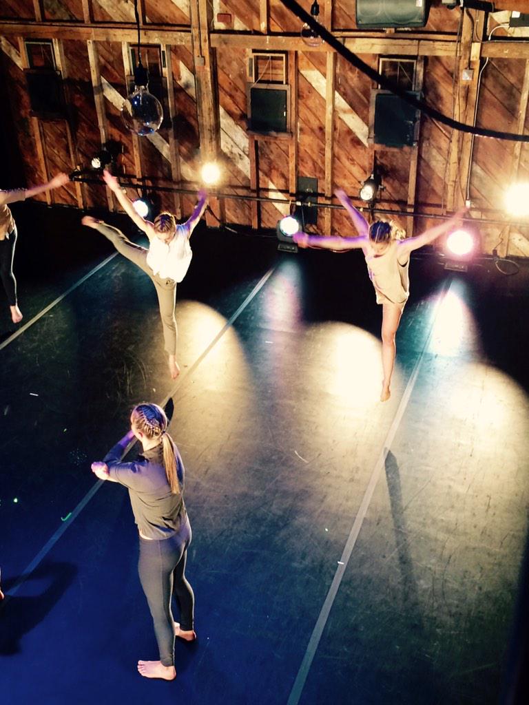 EricaMisilo's tweet photo. Dance Theatre dress rehearsal ✨💃 #FRITHA #potatosackdress http://t.co/imxyIOwkDi
