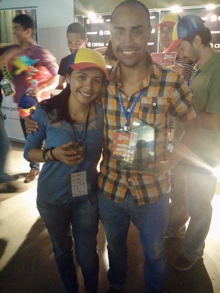 MayMurillo_'s tweet photo. Una foto que vale oro con la mejor #Pitch @Sinay_91 te debemos gran parte del reconocimiento, gracias por compartir! http://t.co/RfzmB8kYPQ