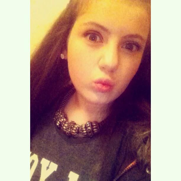 sarahfahey6's tweet photo. Selfie💁 #ugly #not #botherd #YOLO #jumper #jacket #makeup #no #filter 🙌 http://t.co/lviqsa67bA