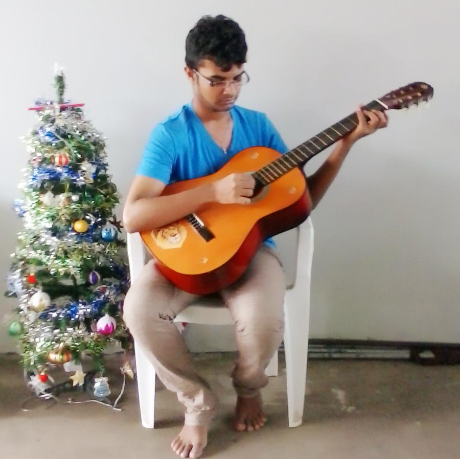 060f71bd19e643d's tweet photo. Feeling happy http://t.co/Dmxpnf5sBw