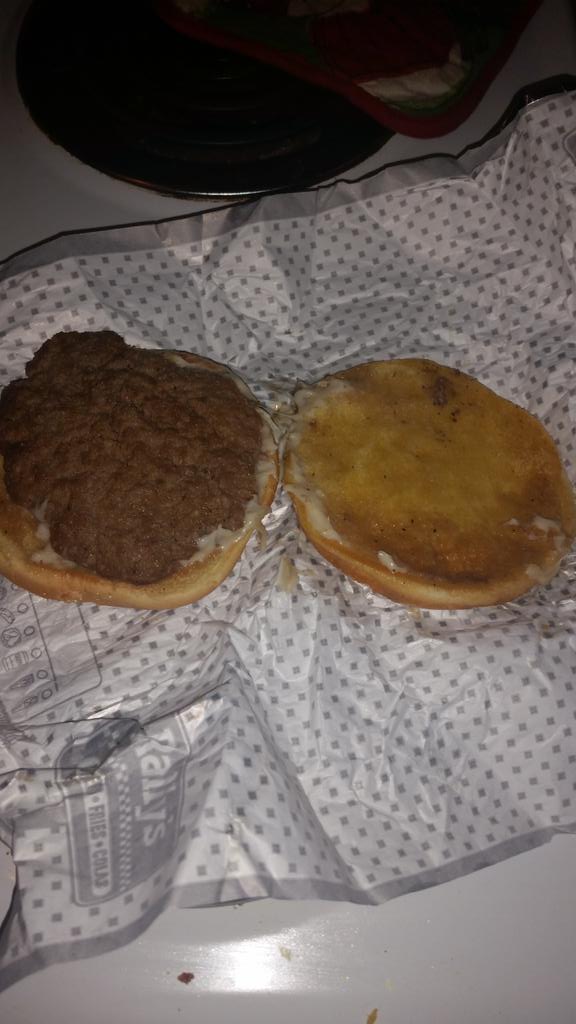 BuggyDanarchist's tweet photo. @CheckersDriveN I ordered a steak house "double"...but I only see one patty. #doBetter #florenceSc http://t.co/vR5h9dVq5x
