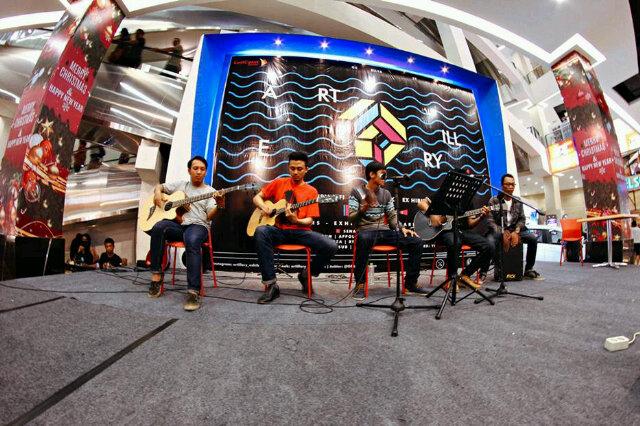 <a href="/myckID/">Craneparfait</a> performance at #ArtilleryExhibition #Gerilya2014 #Gerilya_DKVUPN @ east coast center