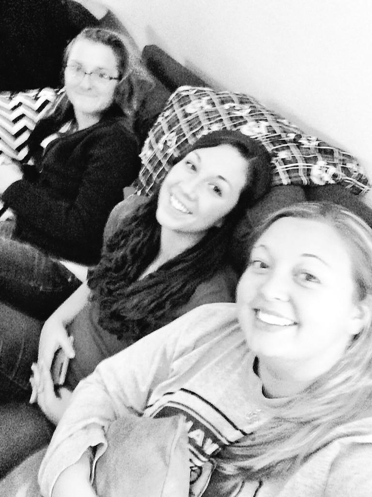 mticknor21's tweet photo. Girls night + 🍕 + 🍷 = success :) http://t.co/fmPuzKPSAt