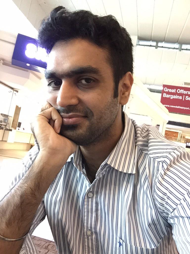 _RavinderSingh_'s tweet image. Good wali morning! On my way to INDORE today. #YourDreamsAreMineNow launch at Reader's Paradise. @PenguinIndia