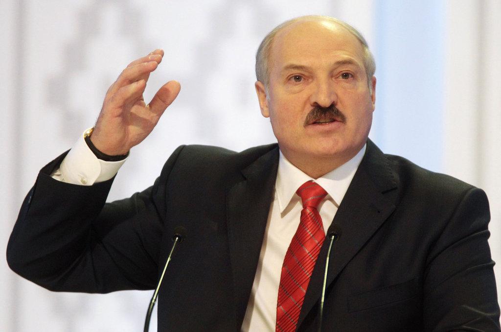 RT_russian's tweet photo. Александр Лукашенко назвал неприличным запрет на поставку продуктов из Белоруссии в Россию http://t.co/QHjXAhbBLe http://t.co/VJSaq0RqHP