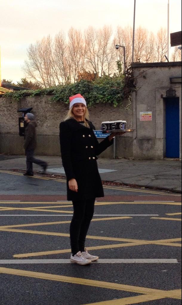 innqorrec's tweet photo. Great morning handing out Free @ROSCOCOFFEE ☕️🚦🎄🎅in Donnybrook @thegreeneryd4 #MakingPeopleHappy @FM104 @LovinDublin http://t.co/8IYNijmVbe