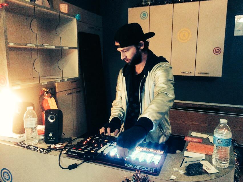 CyberHiveSD's tweet photo. Late night party time at #iHive with inhouse #DJ @builtbyweb3 #killingit he also makes incredibly successful #apps http://t.co/Q41ejz6H1M