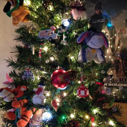 mommy2fiveboys's tweet photo. @INTERAC #JoyOfInterac New Disney critters on a new tree with new lights :) http://t.co/DFcvZ15FN2
