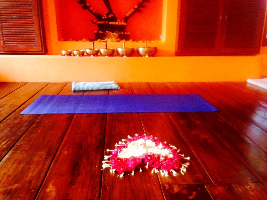 JoGaBeats's tweet photo. Loving the flower yoga Shala vibes at satsanga! #goaretreat #yogaheaven http://t.co/lBBakgRGTa