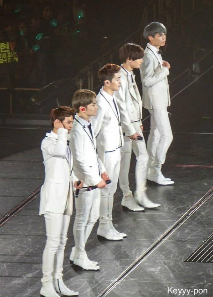 Onew01's tweet photo. Creditos: honeybear | keyyypon | teaone | silver | sign | evil or angel 
Compartido por: Onew Peru - "Sourire De Riz" http://t.co/h2eWx1pjTC