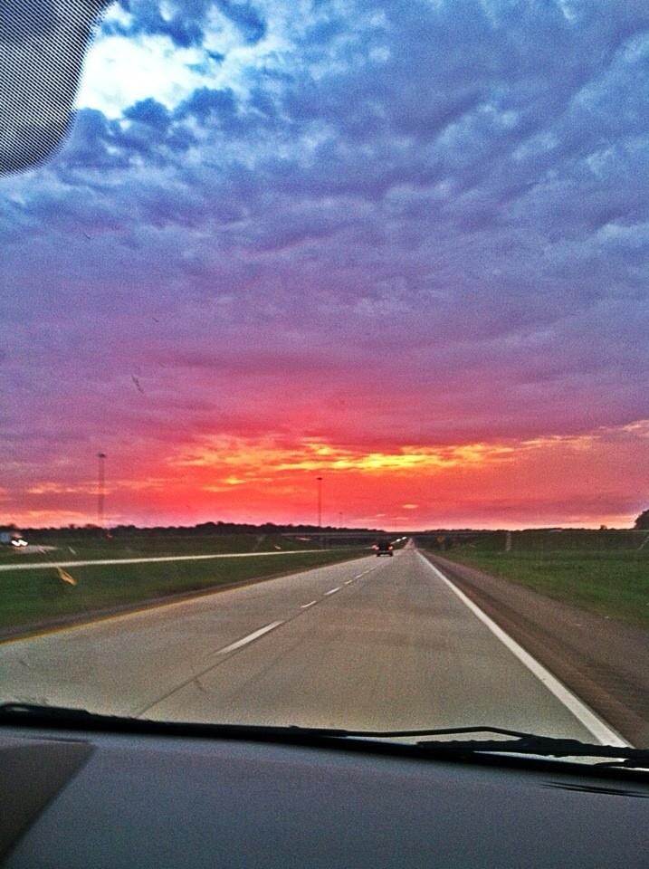 JustinM406's tweet photo. Sunset going home from work today😎 http://t.co/PJrGU28GFS