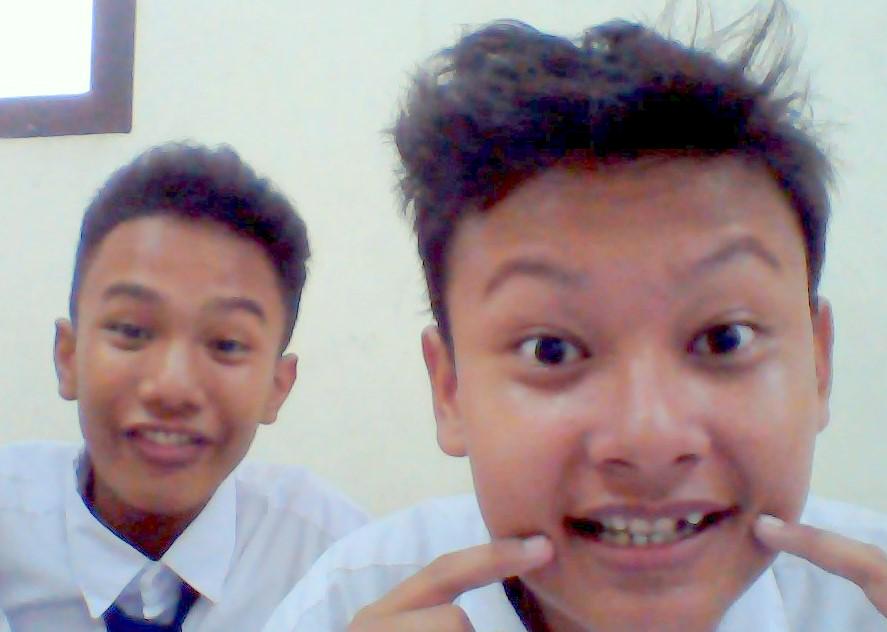 Rafi_Ramadan5's tweet photo. #trio_kumur_kumur :P @Habilmustafa2 http://t.co/smNKH2b1c0