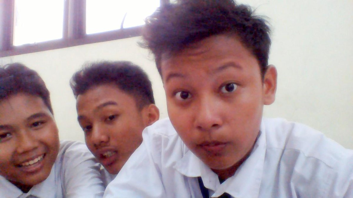 Rafi_Ramadan5's tweet photo. #trio_kumur_kumur :P @Habilmustafa2 http://t.co/smNKH2b1c0