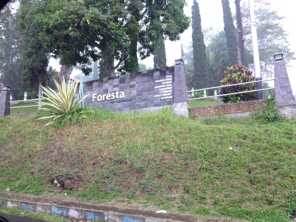 RadioWisata's tweet photo. Finish Safari Radio Wisata 2014, Foresta Resort. http://t.co/deNLiDQ72j
