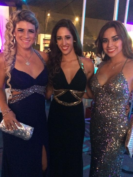 VTephaL's tweet photo. Las extraño @MacaVelez25 @LucianaFerLo http://t.co/qWLFPYBNos