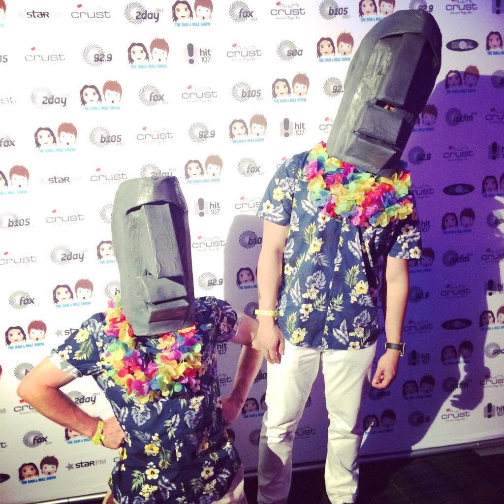 HitNetworkAUS's tweet image. Check out these amazing #Emoji costumes!
🗿🗿🗿🗿🗿🗿🗿🗿
#DanAndMaz #UseYourEmojination