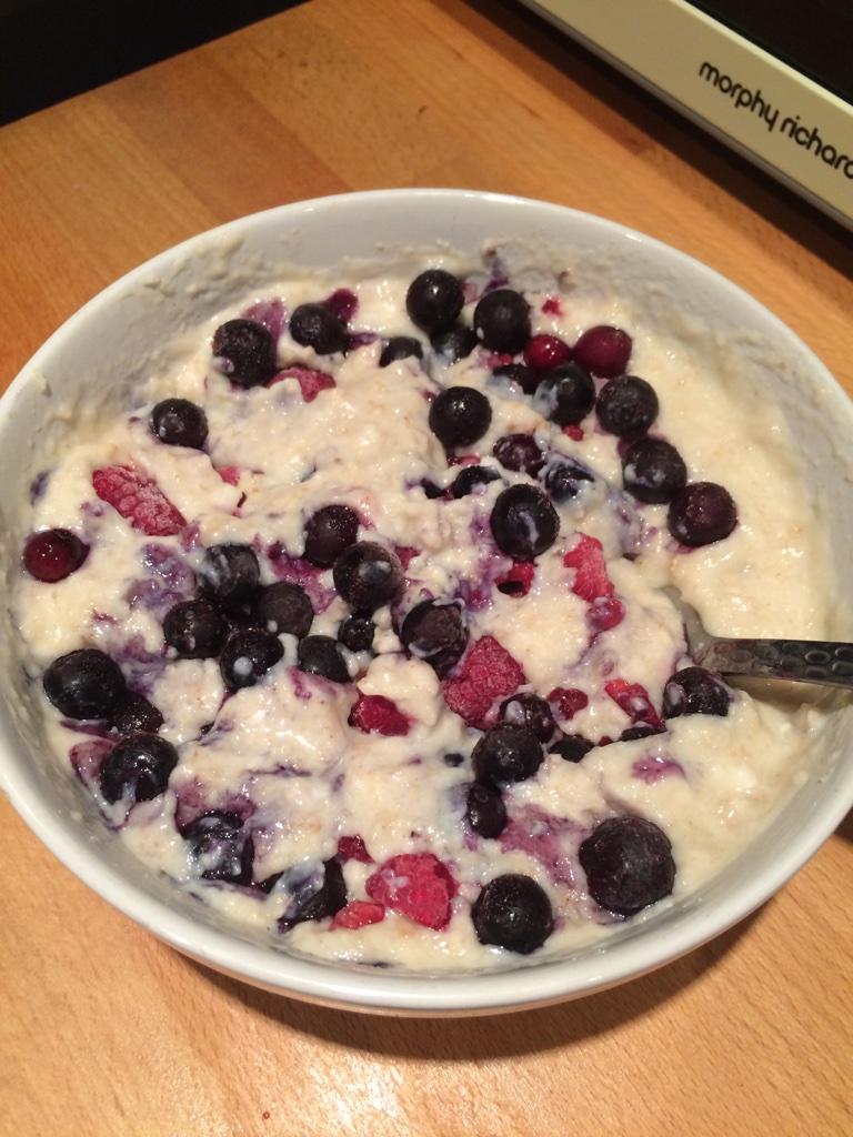 John_Champion_'s tweet photo. Oats, egg whites 2 scoops of ViShake and mixed berries, let the high carb day begin 😂😃#champtraining #cbworx #fitfam http://t.co/3FRXmJh6Bc