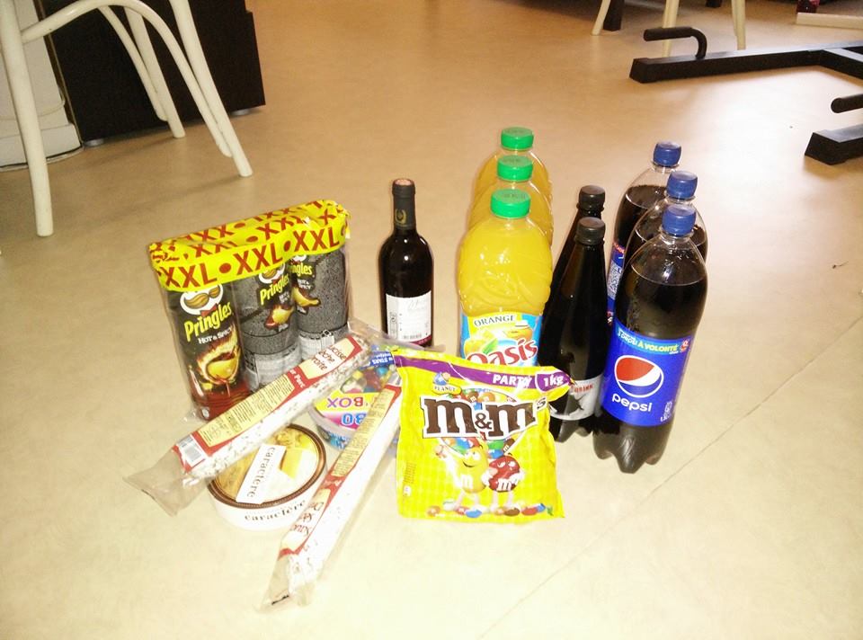 harlemstack's tweet photo. 3 : "De la nourriture, merci !"
Quelques ressources supplémentaires pour tenir pendant la nuit ! http://t.co/BRQzkTe4Ri