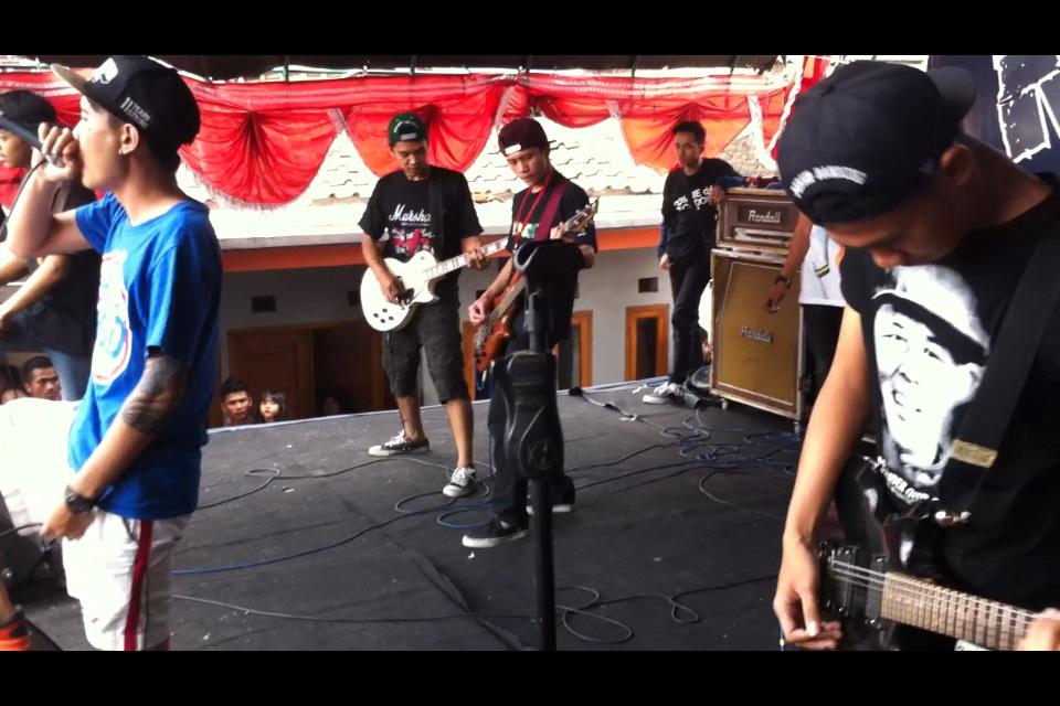 Siapa dia <a href="/MVLBDG/">MERVEILLE</a>