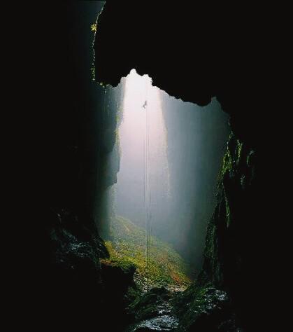 webstervictor's tweet photo. Crazy day. #Repelled 300 ft down in to the #Waitamo caves,jumped in2 waterfalls,saw glow worms,all by flashlight http://t.co/Yu2hbd6e9n