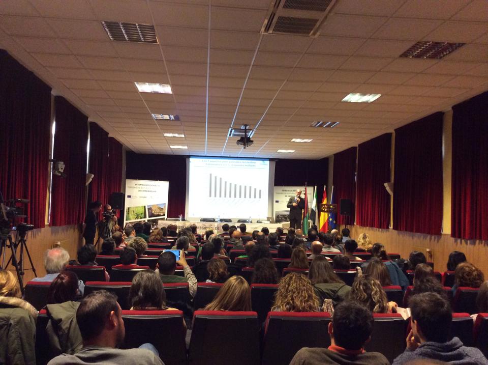 extremadura_tur's tweet photo. Hoy en #Plasencia @Extremadura_tur presenta la estrategia de #Turismo de #naturaleza y #deportivo. http://t.co/iIFeuLgr8S