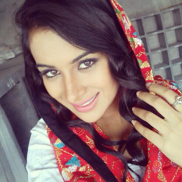 saragurpal09's tweet photo. @sara_gurpal bass chali jaa rhe aa tuhade raaaaaaj ch... http://t.co/3xhYvokbwV