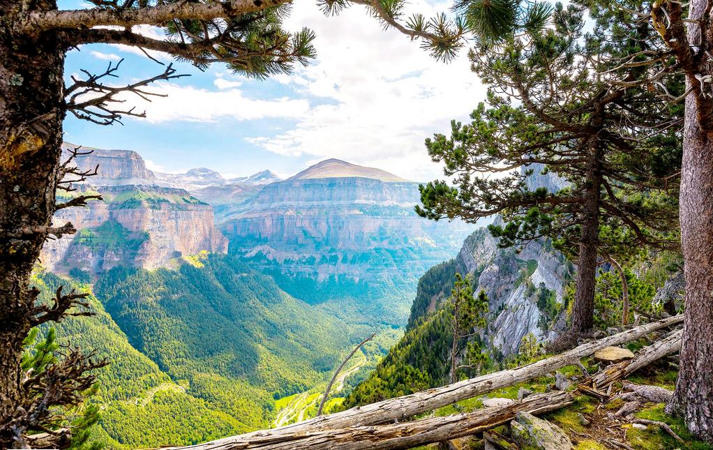 Der Nationalpark von Ordesa und Monte Perdido, in den Pyrenäen, atemberaubende Berg und Tal Gletscher entfernt.