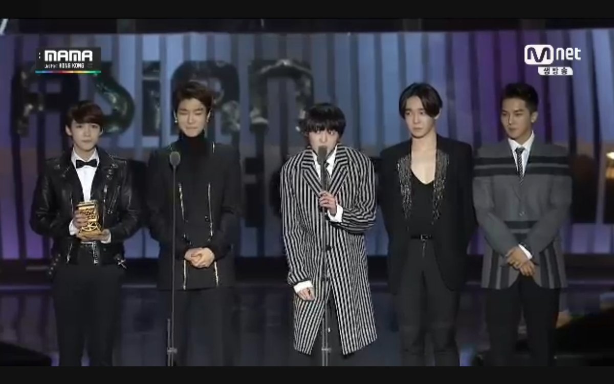 RawyaD_'s tweet photo. Even Tho 2NE1 are Not There I Hope This Night Will be All YG Family !! #BecauseIWant #2014MAMA http://t.co/vivVH1MjVq