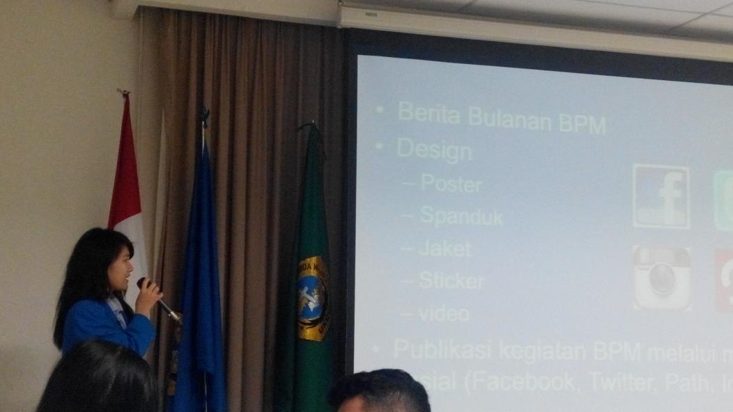 BPMFKUKRIDA's tweet photo. Presentasi oleh Theresia Chesar dari Biro Infokom @BPMFKUKRIDA http://t.co/1p8nWolgz3