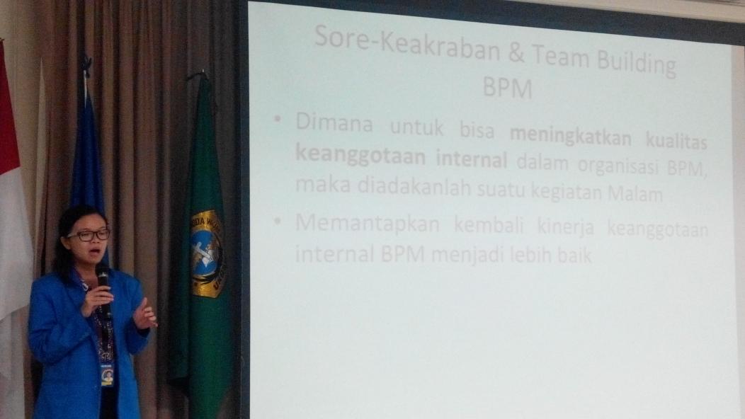 BPMFKUKRIDA's tweet photo. Presentasi dari Biro Kaderisasi @BPMFKUKRIDA oleh Yosi Erlin http://t.co/C0e5atzAso