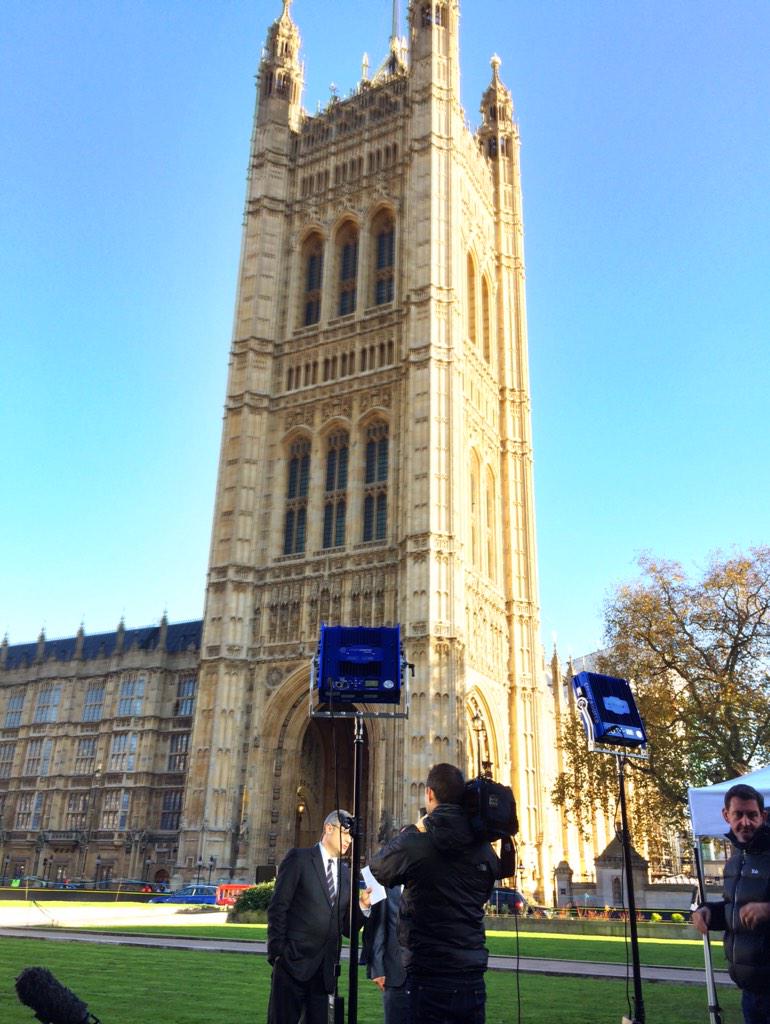 jafrater's tweet photo. @JimBouldenCNN is live from #Westminster on @cnni for #GeorgeOsborne's #AutumnStatement #cnnbusinessview http://t.co/0z3Sd6sjIK