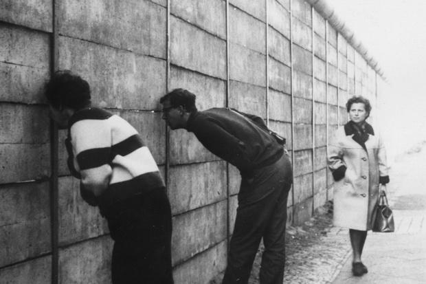 Reinier de Graaf reflects on the fall of the Berlin wall in <a href="/theeuropeanmag/">TheEuropean Magazine</a>... #OMAnews  goo.gl/hrHOKf
